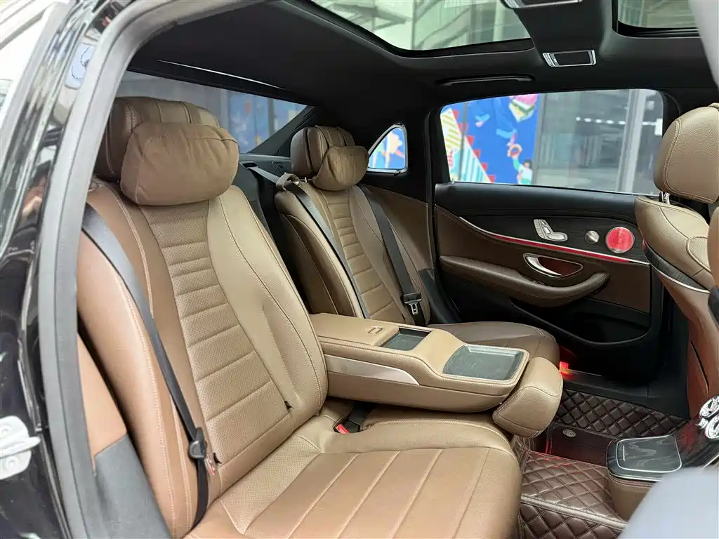 Mercedes-Benz E-Class 2022 — фото 33
