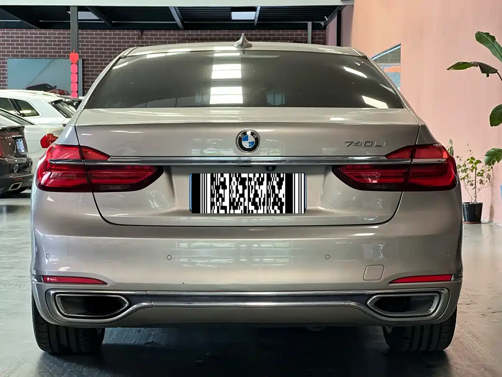 BMW 7 Series 2017 — фото 8