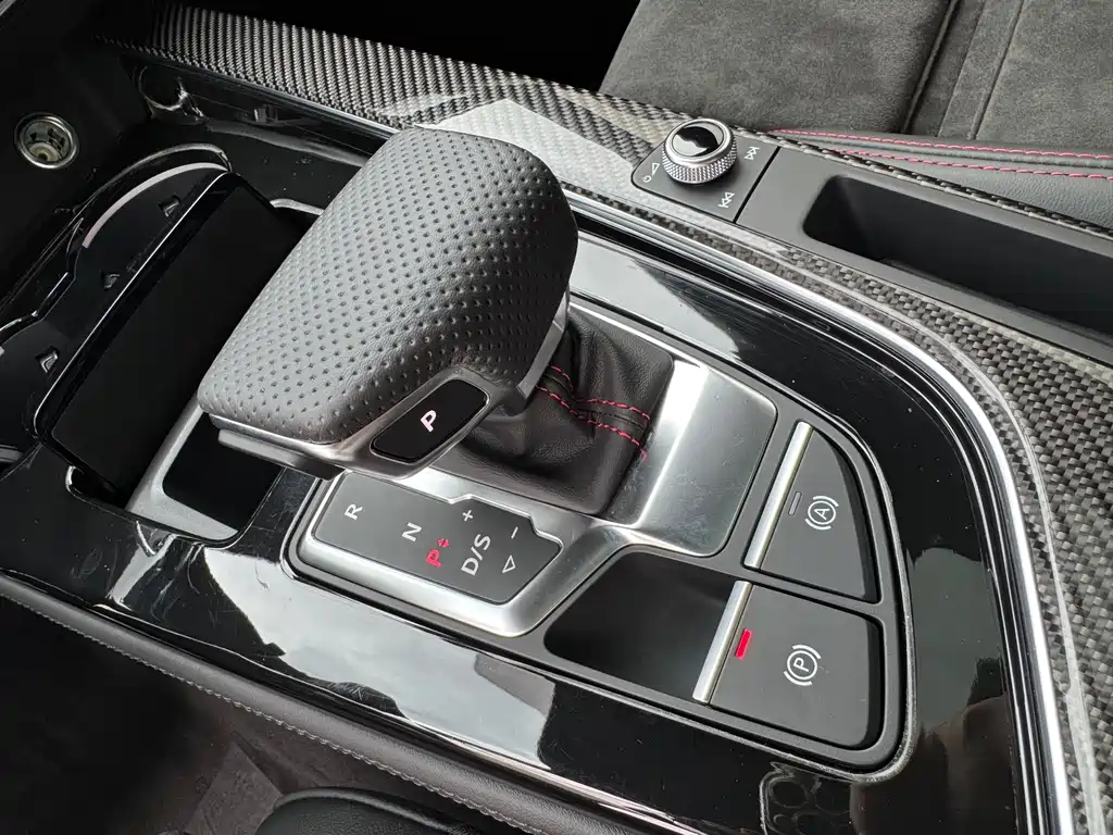 Audi A4L 2025 — фото 15