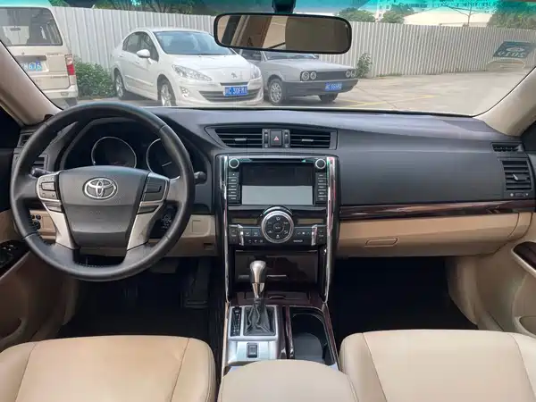 Toyota Reiz 2012