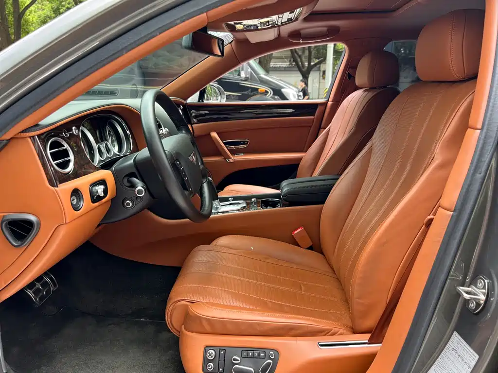 Bentley Flying Spur 2016 — фото 10