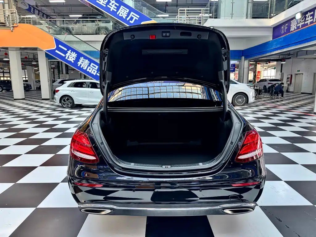 Mercedes-Benz E-Class 2020 — фото 11