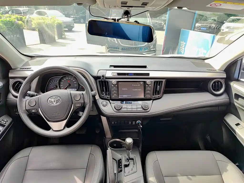 Toyota RAV4 2016 — фото 9