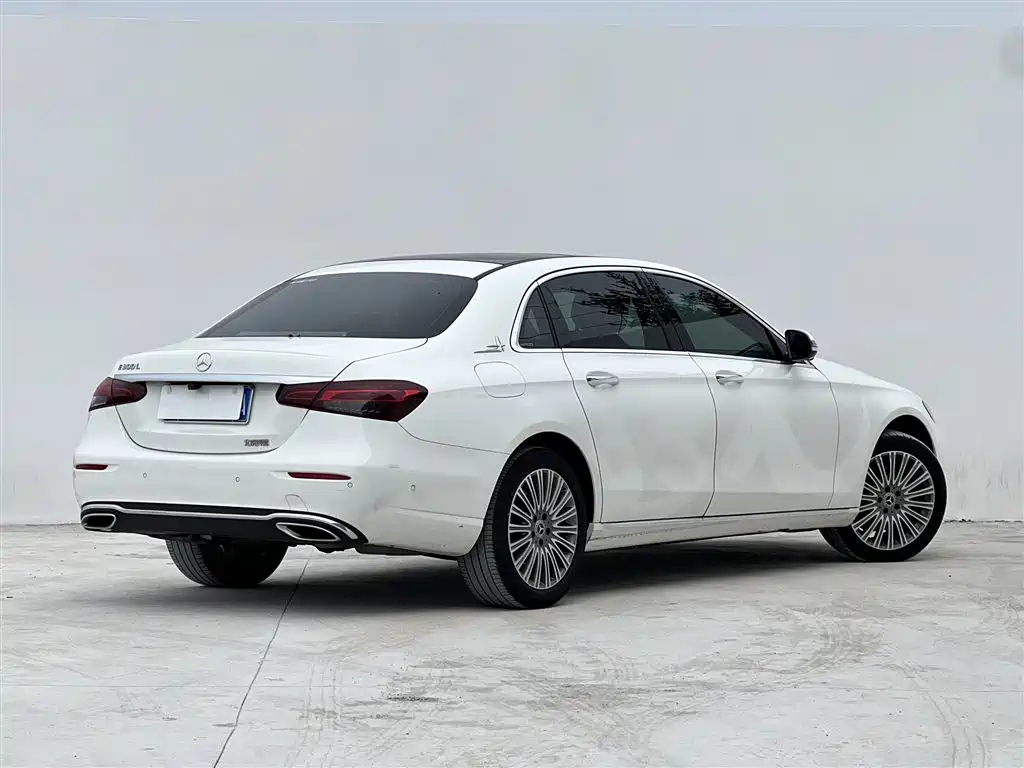 Mercedes-Benz E-Class 2022 — фото 3