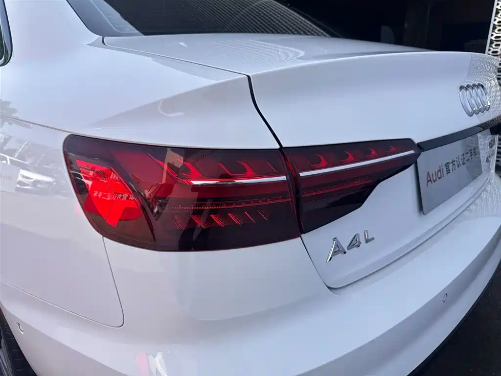 Audi A4L 2023 — фото 17
