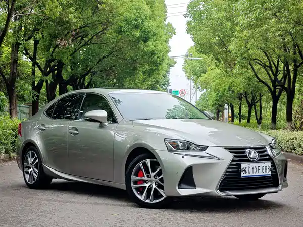 Lexus IS 2017