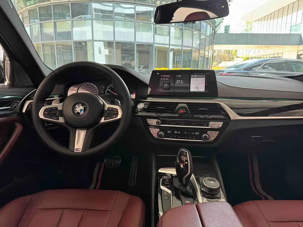 BMW 5 Series 2018 — фото 23