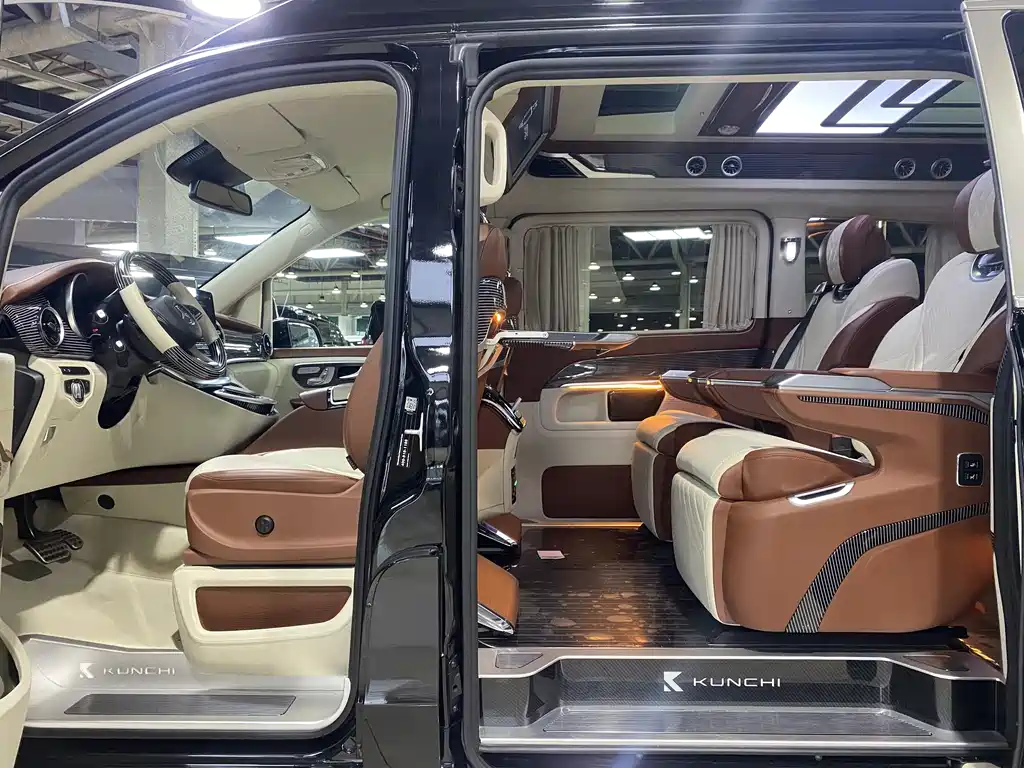 Mercedes-Benz V-Class 2023 — фото 10