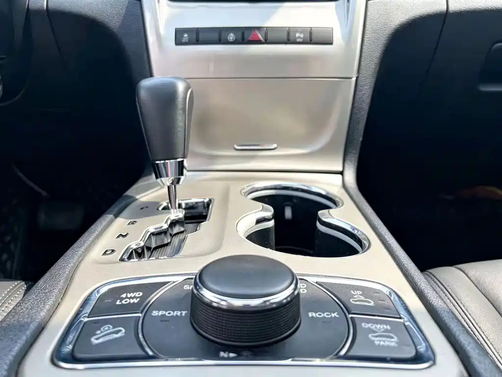 Jeep Grand Cherokee 2012 — фото 14