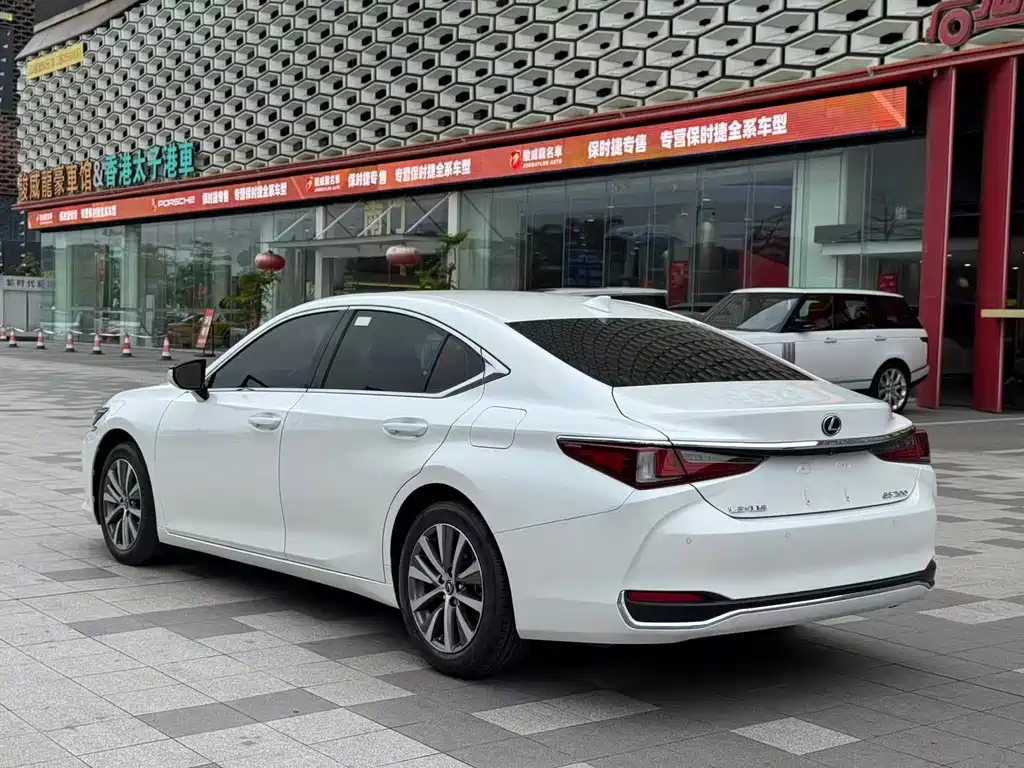 Lexus ES 2020 — фото 3
