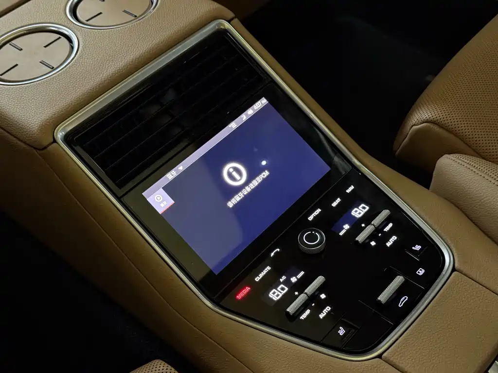 Porsche Panamera 2018 — фото 27
