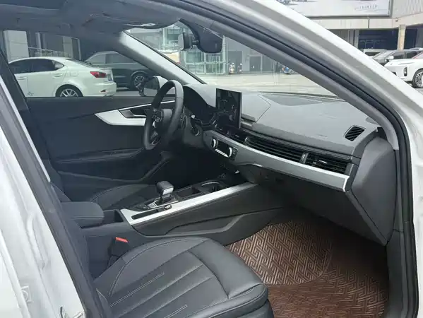 Audi A4L 2021