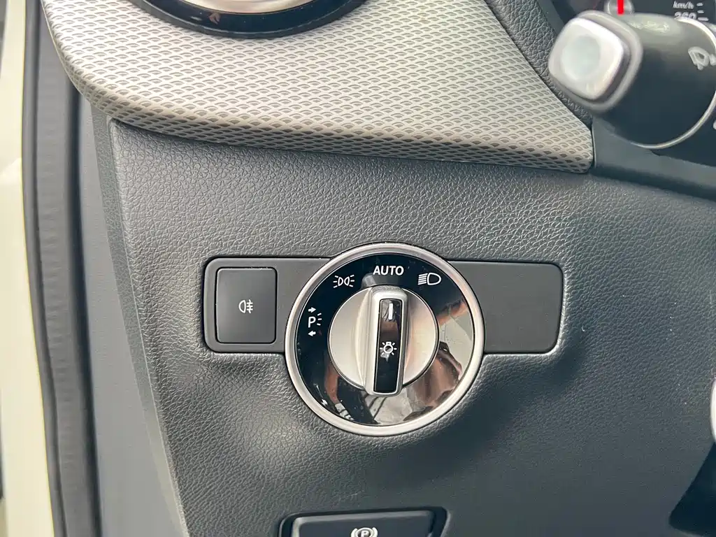 Mercedes-Benz B-Class 2018 — фото 21