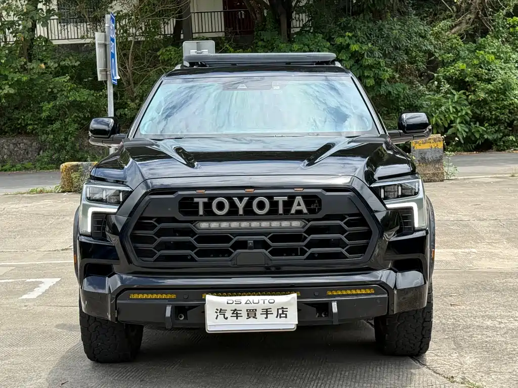 Toyota Sequoia 2024 — фото 1
