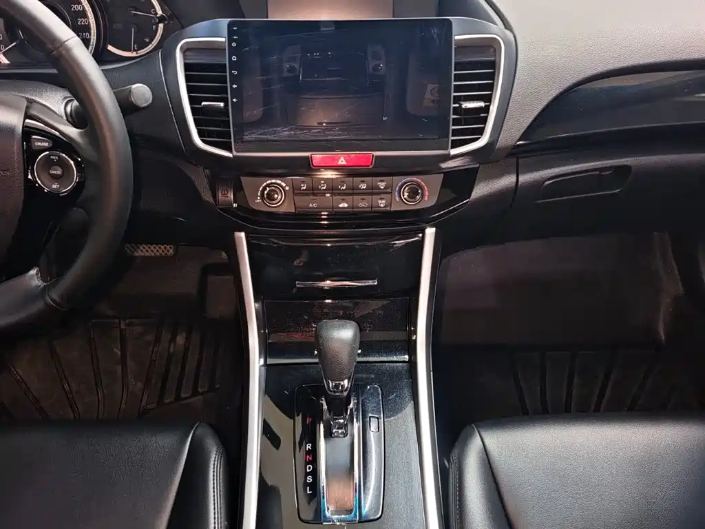 Honda Accord 2018 — фото 13