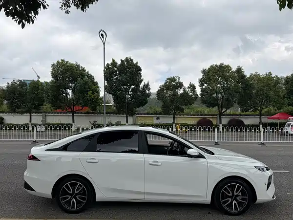 Roewe D6 2025