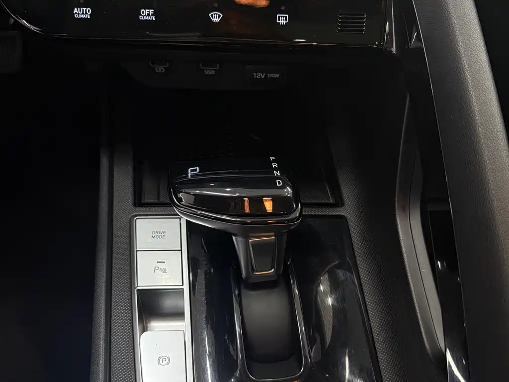 Hyundai Elantra 2022 — фото 16