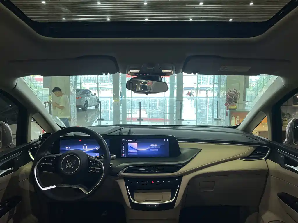 Buick GL8 Hybrid 2025