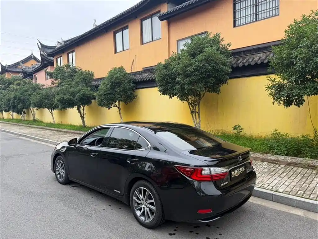 Lexus ES 2017