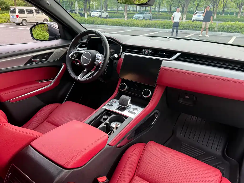 Jaguar F-PACE 2022 — фото 16