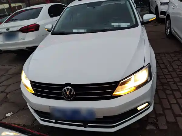 Volkswagen Sagitar 2015