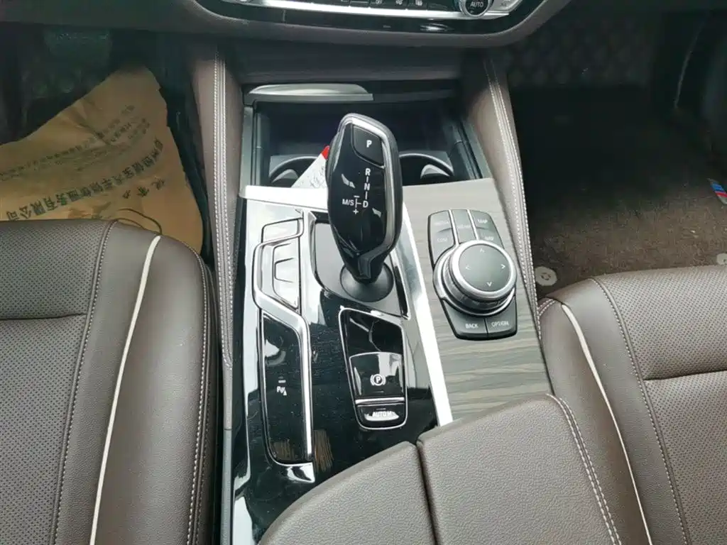BMW 5 Series 2022 — фото 14
