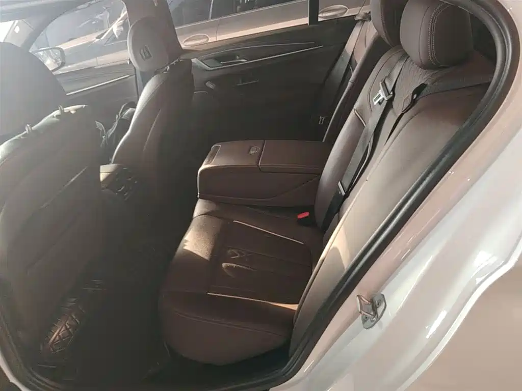 BMW 5 Series 2022 — фото 13