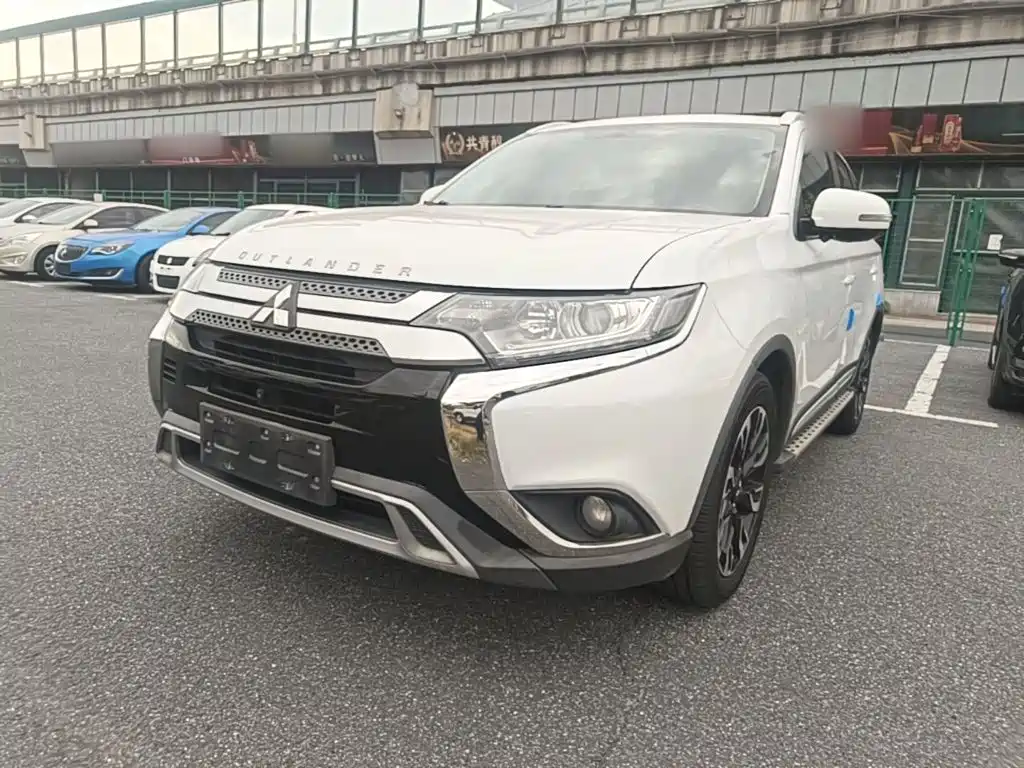 Mitsubishi Outlander 2019 — фото 2