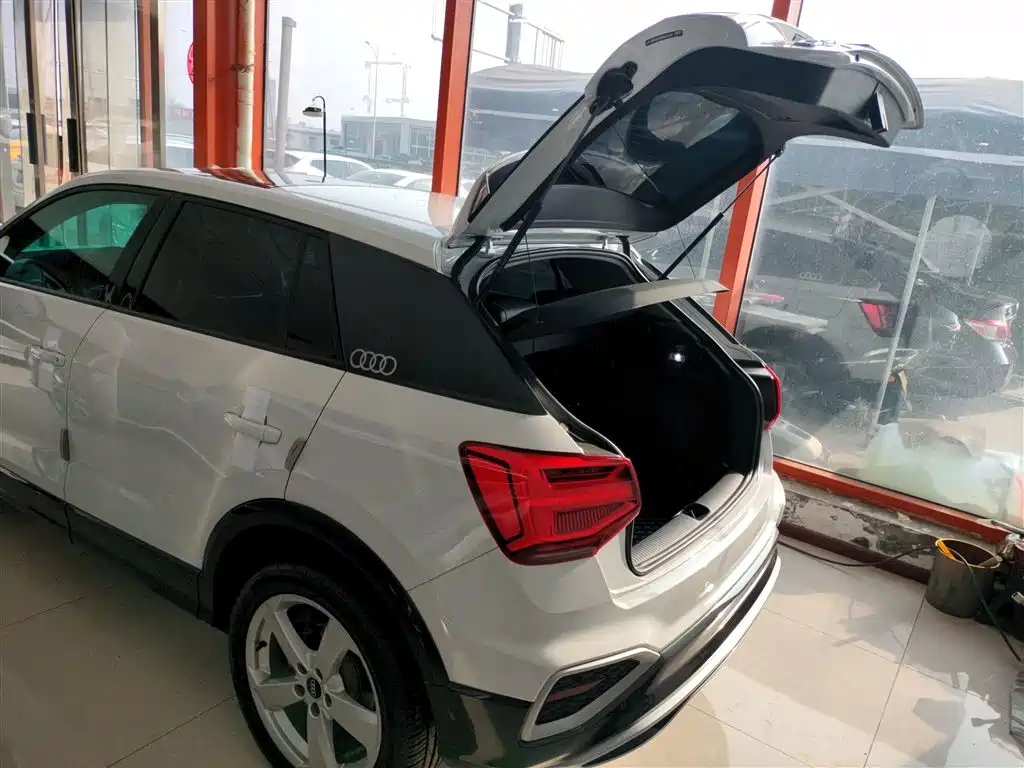 Audi Q2L 2023 — фото 15
