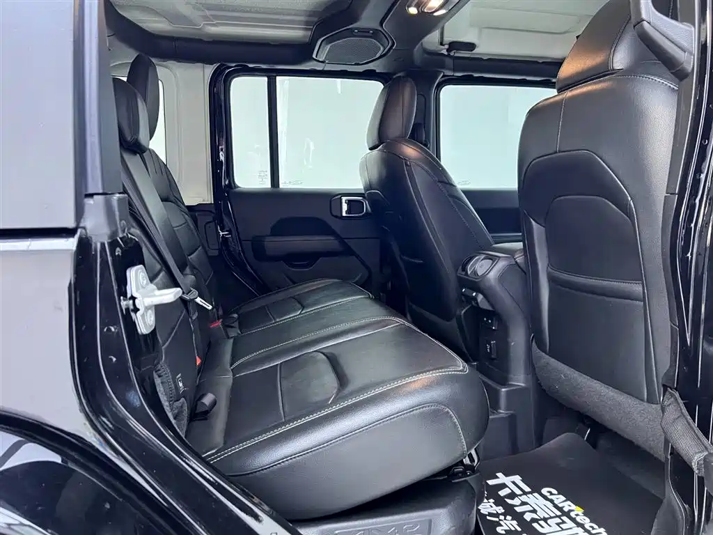 Jeep Wrangler PHEV 2023 — фото 20