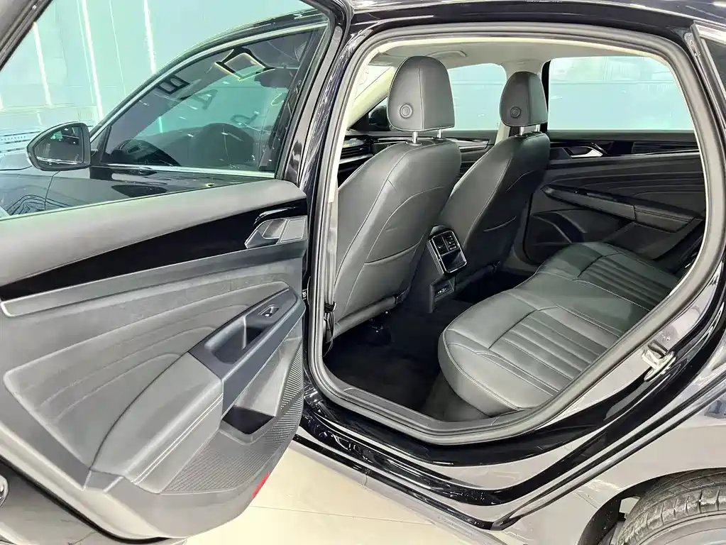 Volkswagen Passat 2023 — фото 13