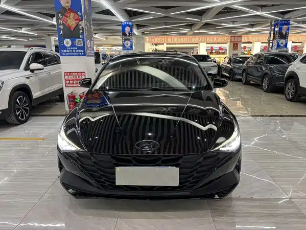 Hyundai Elantra 2022