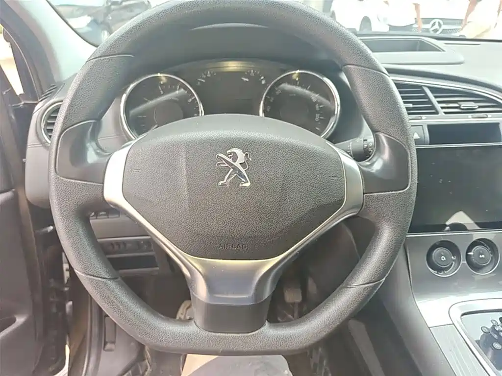 Peugeot 3008 2015 — фото 11