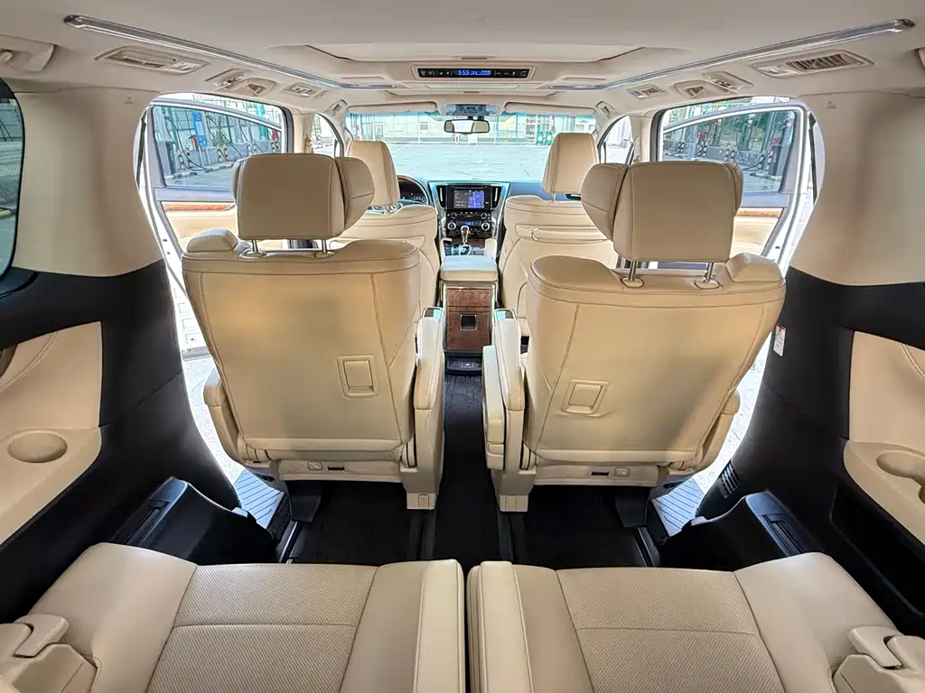 Toyota Alphard 2017 — фото 9