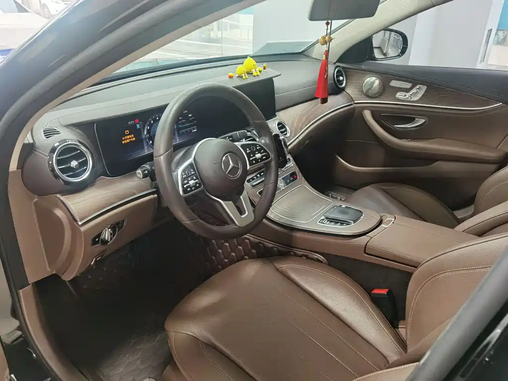 Mercedes-Benz E-Class 2020 — фото 15