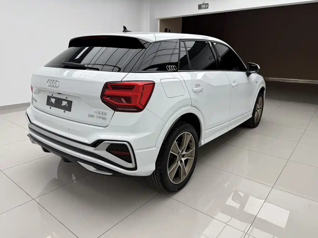 Audi Q2L 2022