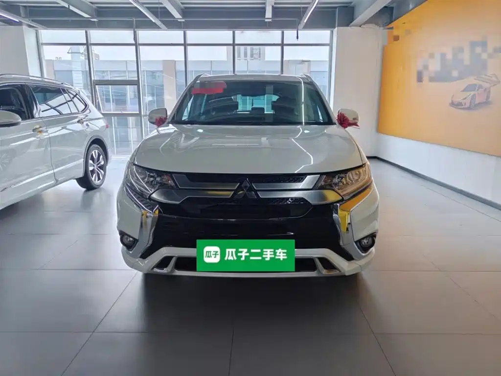 Mitsubishi Outlander 2022 — фото 3
