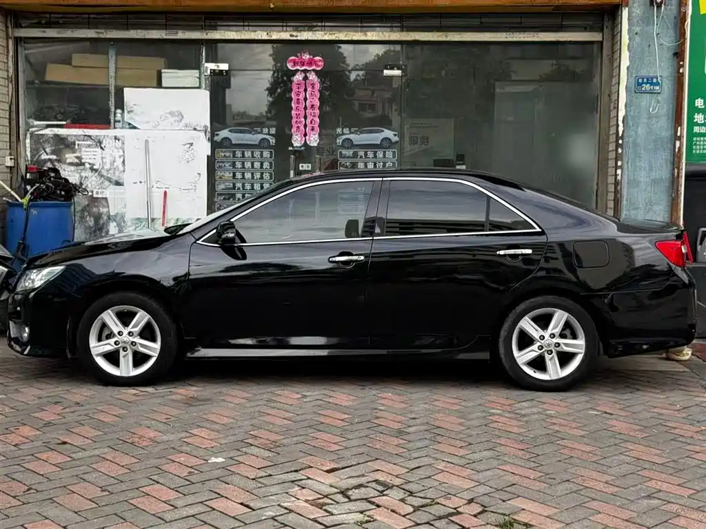 Toyota Camry 2014 — фото 2