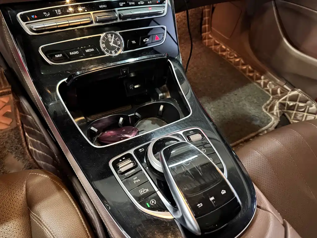 Mercedes-Benz E-Class 2017 — фото 15