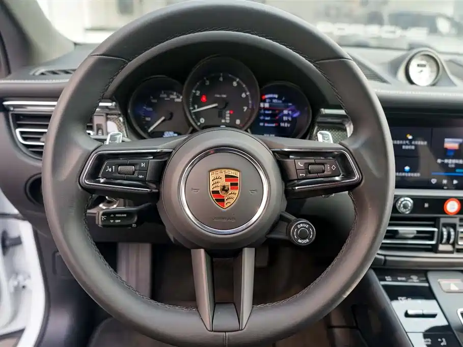 Porsche Macan 2025 — фото 12