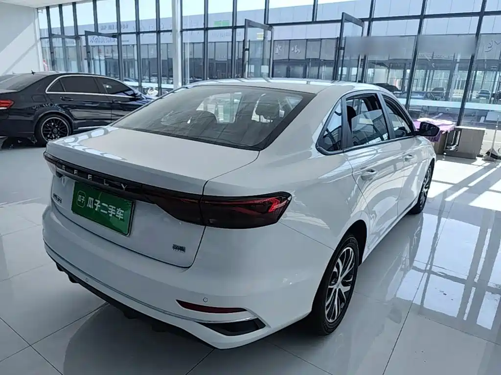 Geely Emgrand 2024