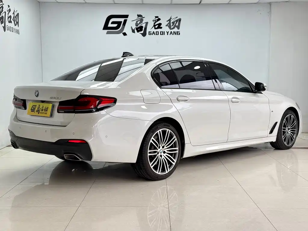 BMW 5 Series 2019 — фото 25