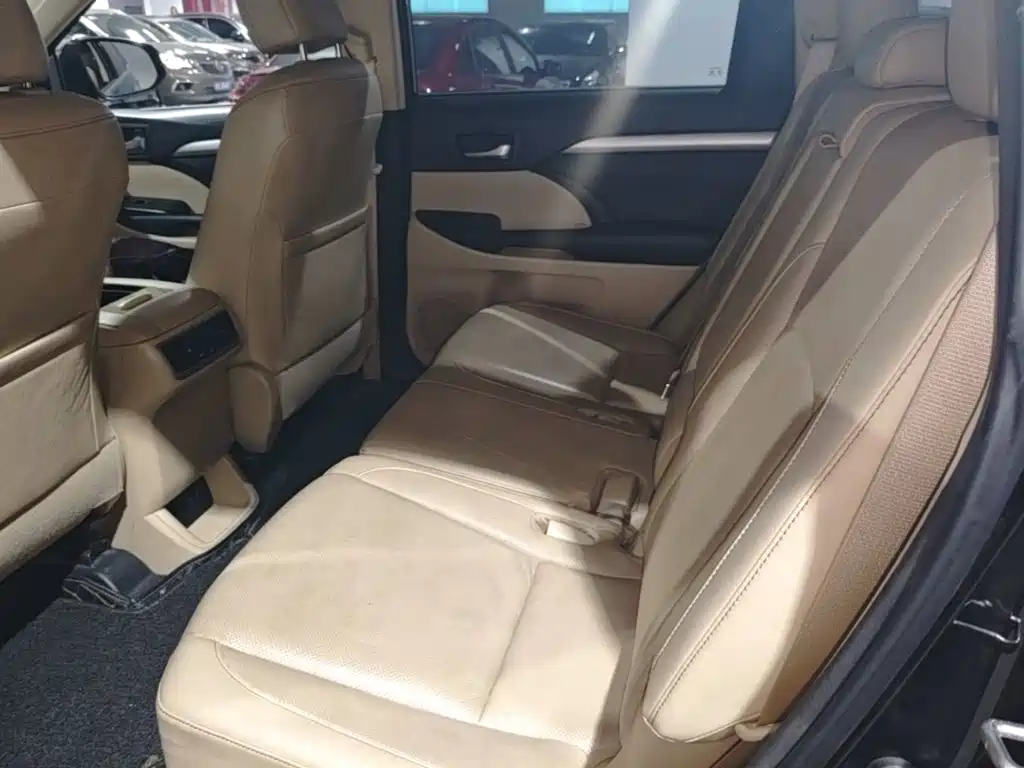 Toyota Highlander 2018 — фото 17