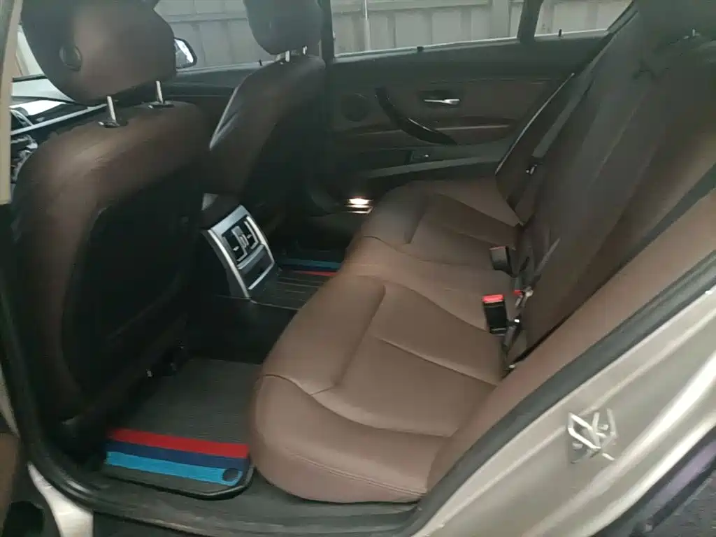 BMW 3 Series 2018 — фото 17
