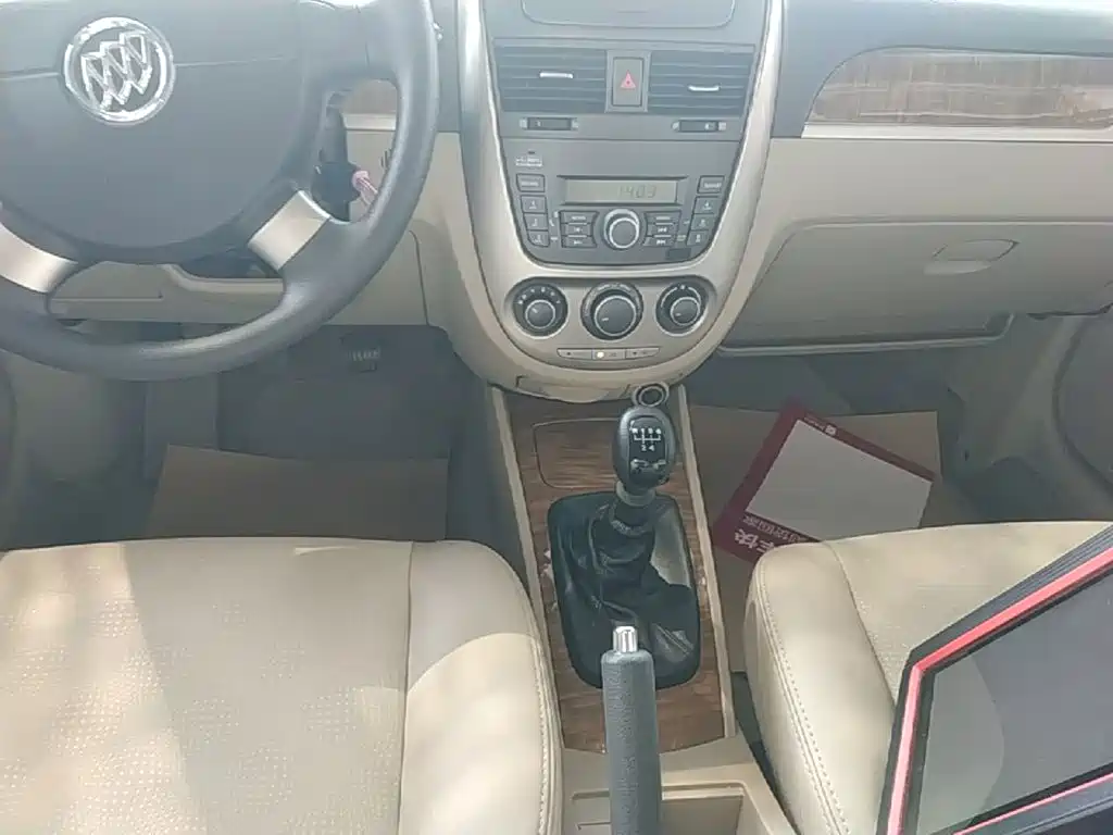 Buick Excelle 2015 — фото 14