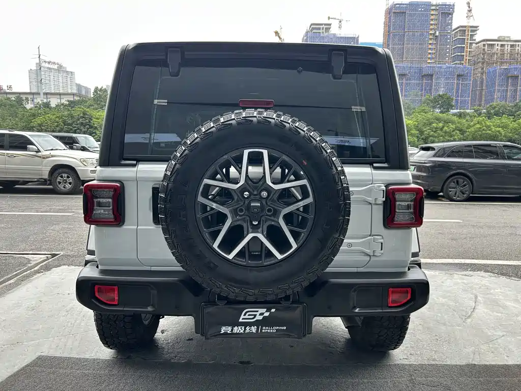 Jeep Wrangler 2023 — фото 15