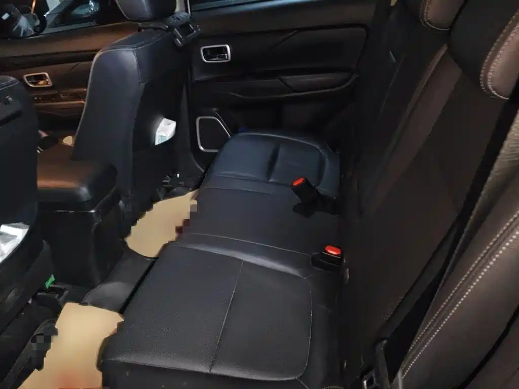 Mitsubishi Outlander 2017 — фото 15