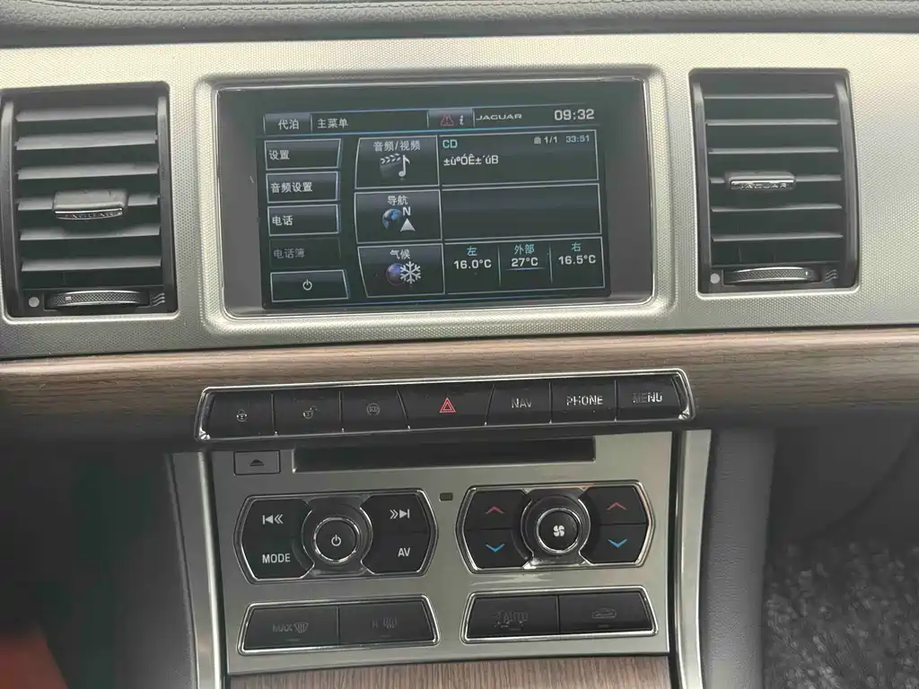Jaguar XF 2014 — фото 11