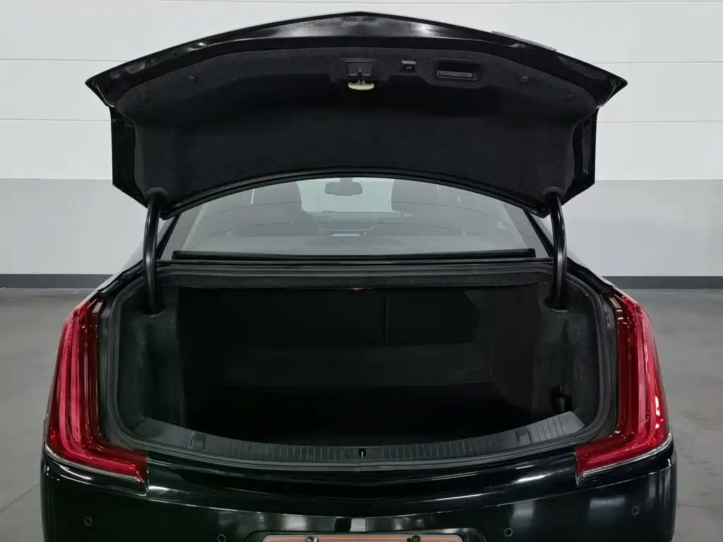 Cadillac XTS 2018 — фото 16