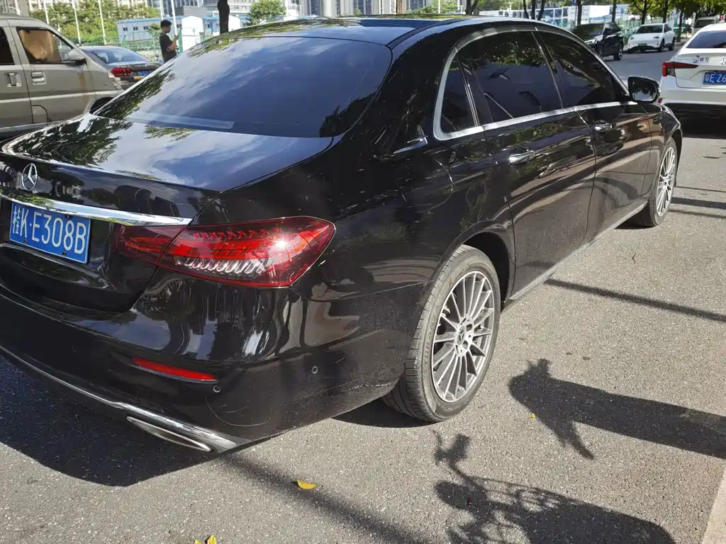 Mercedes-Benz E-Class 2023 — фото 12